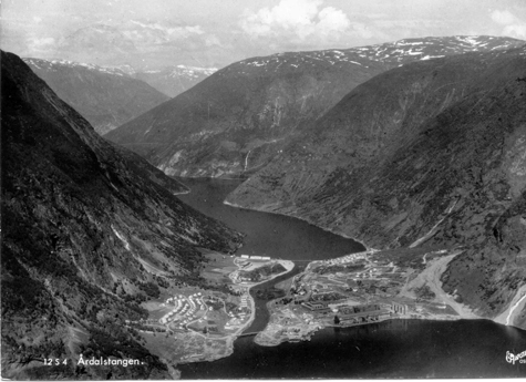 Flyfoto av Årdalstangen